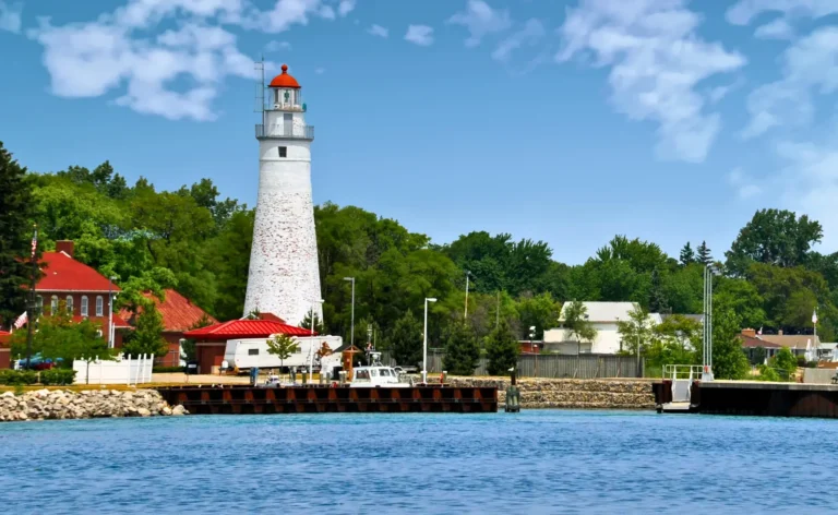 Fort-Gratiot-Light-02