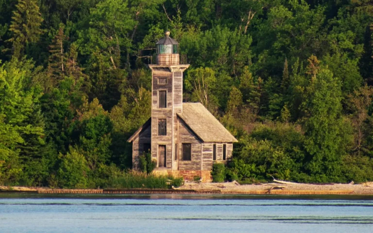Grand-Island-East-Channel-Light-02