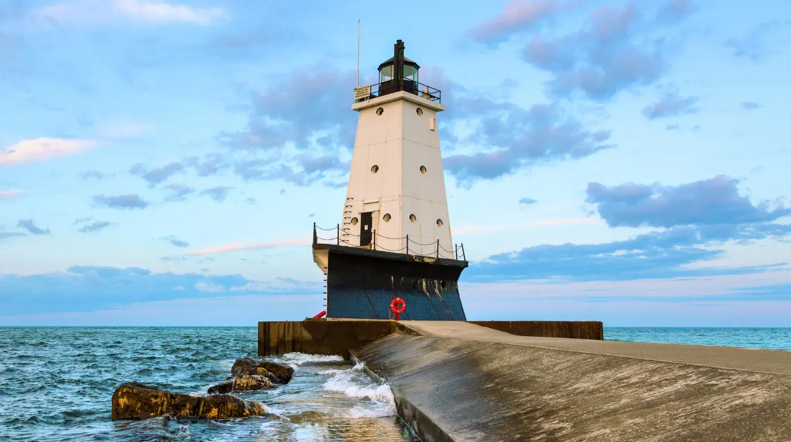 Read more about the article Ludington North Breakwater Light