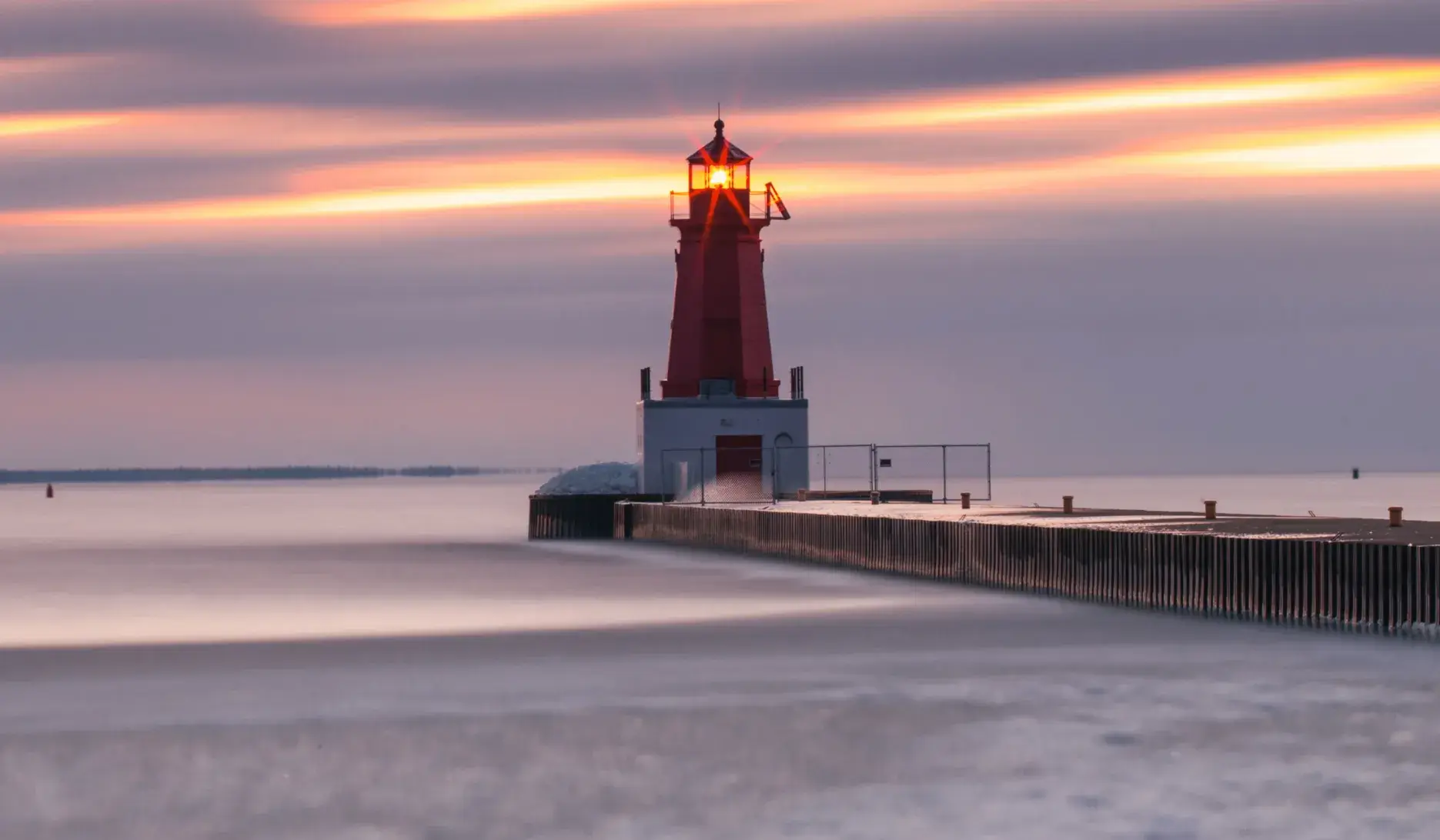 Read more about the article Menominee North Pier Lighthouse